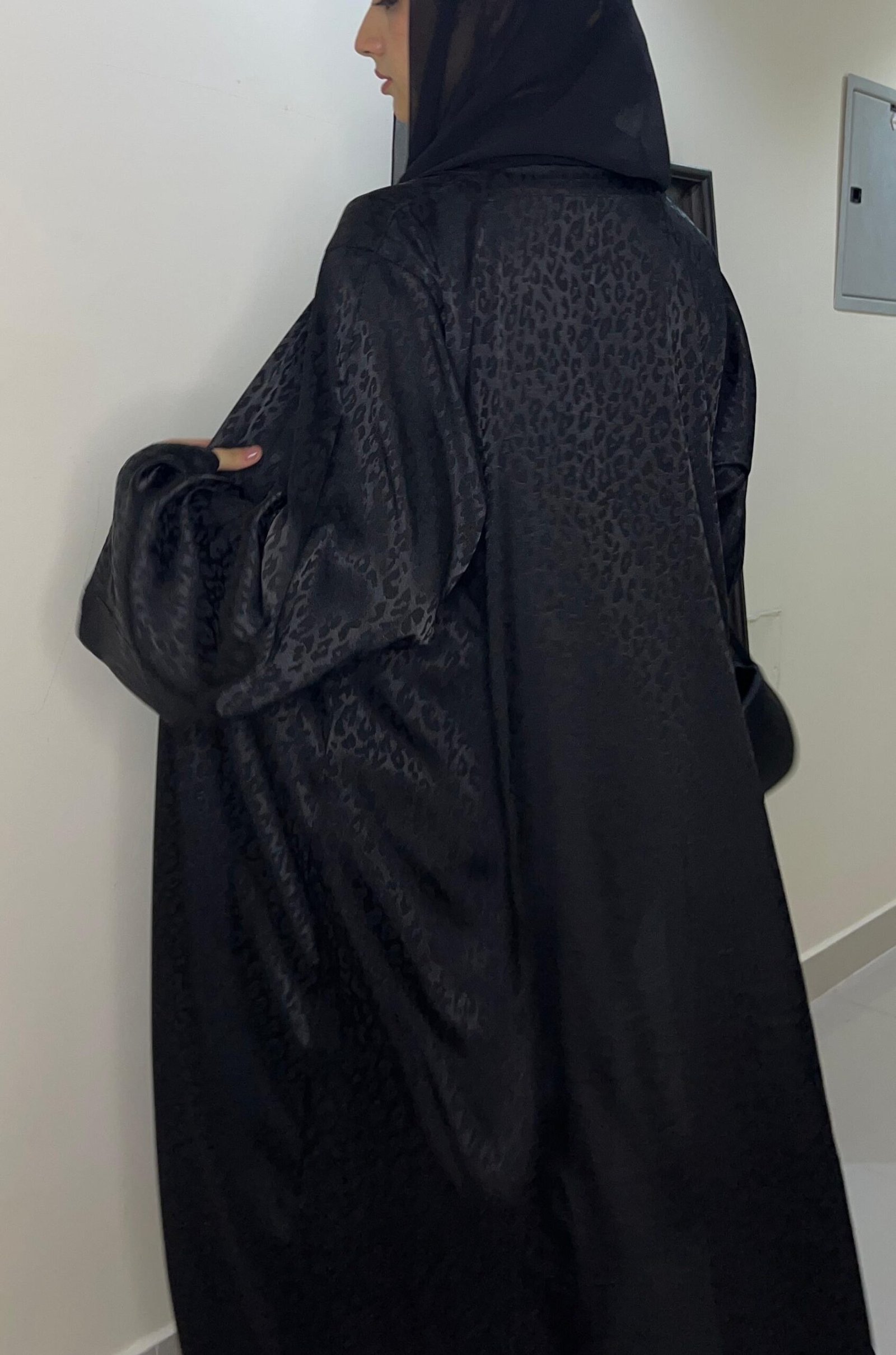 عبايه التايقر - الصورة 3