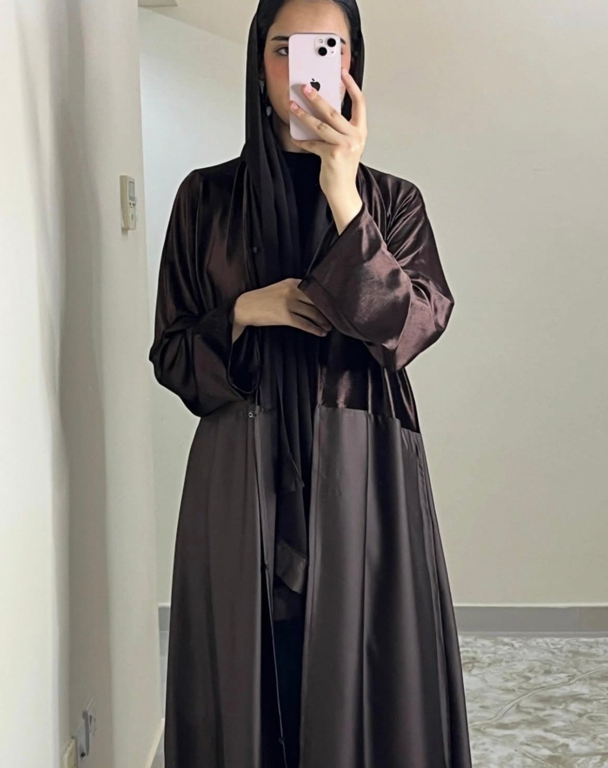 عبايه نص مخمل لون بني