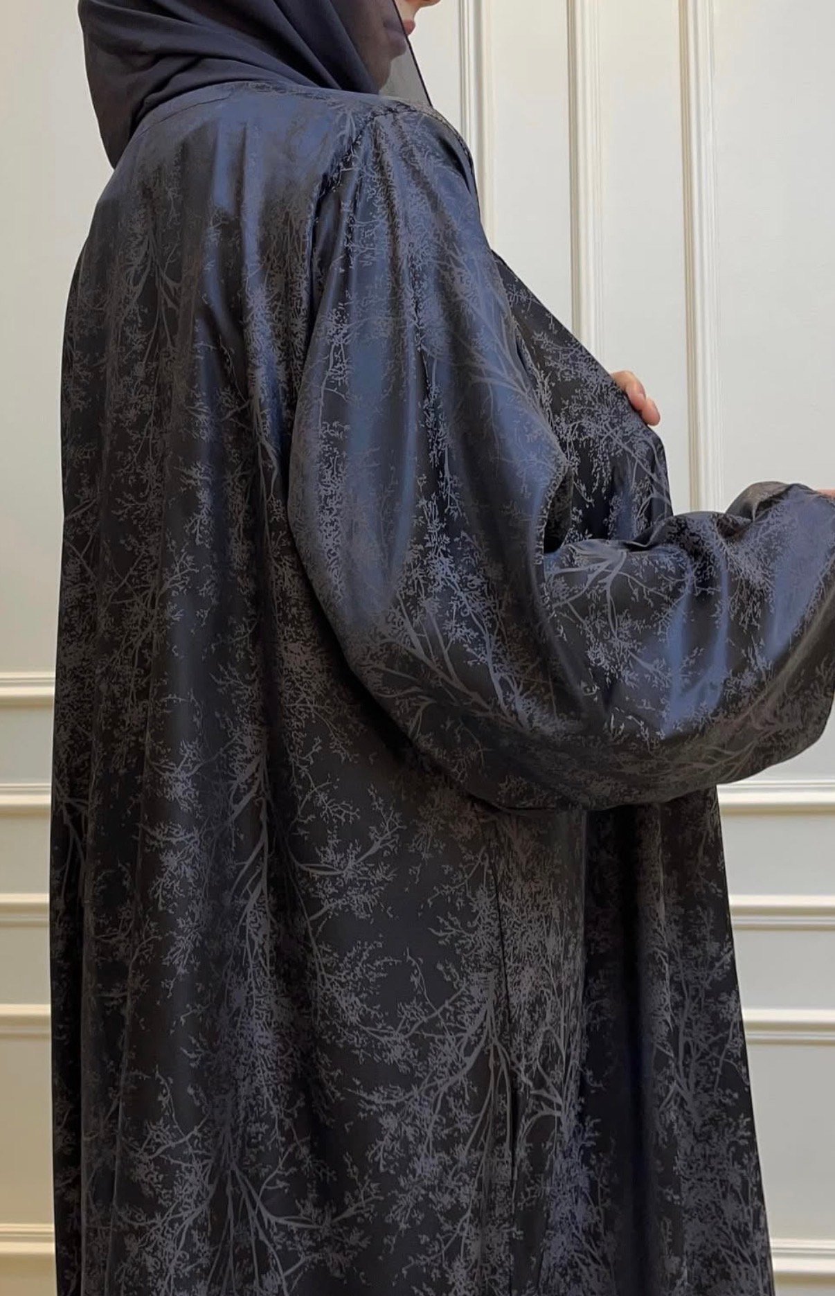 العبايه المشجره لون رمادي - الصورة 2