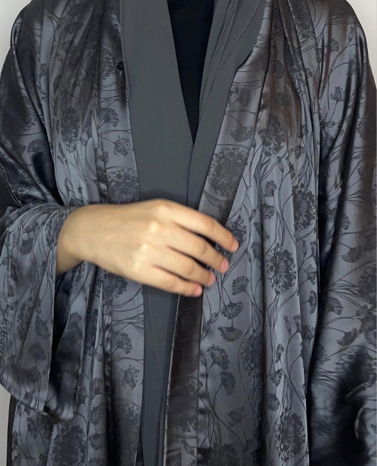 عبايه علياء لون رمادي - الصورة 3