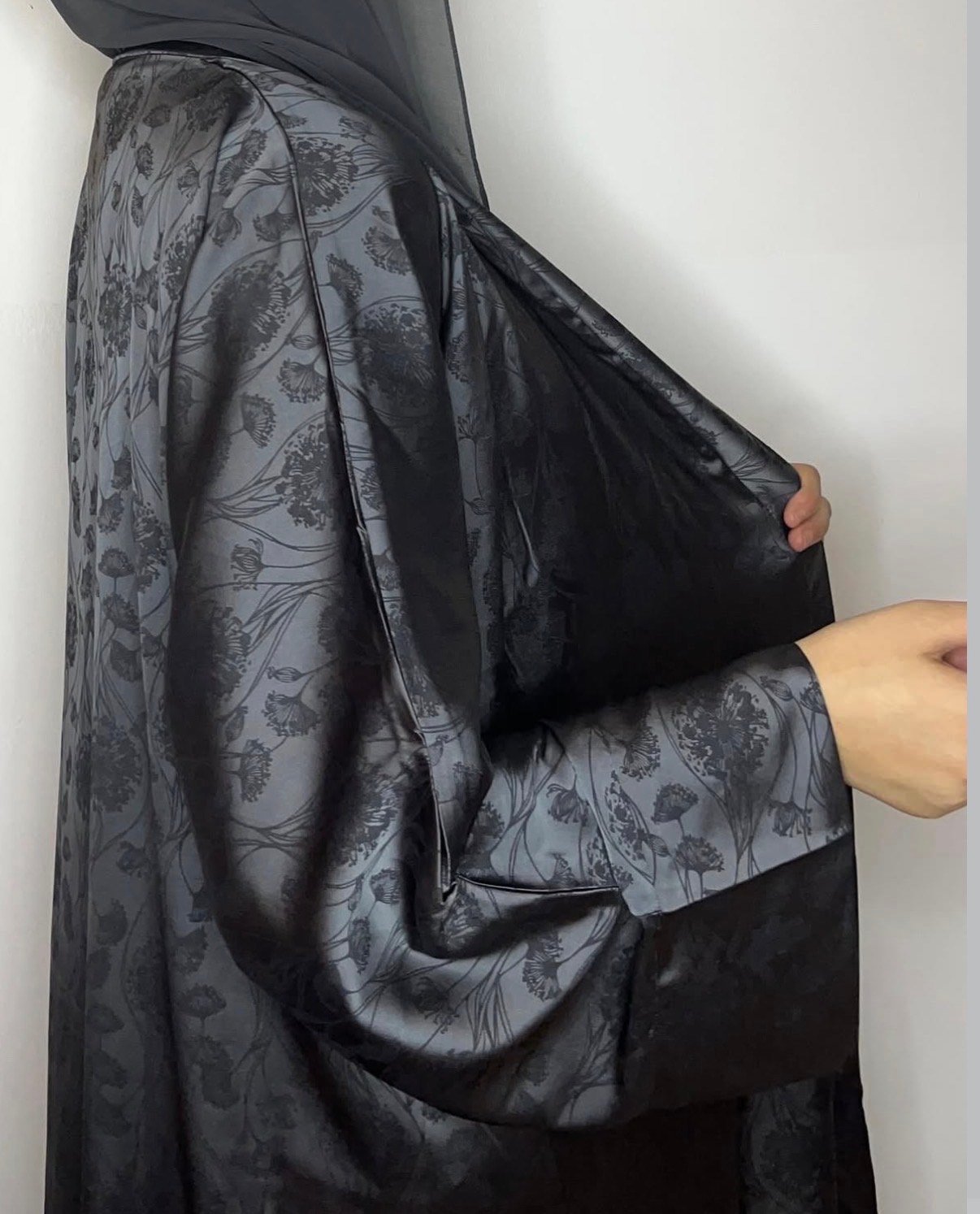 عبايه علياء لون رمادي - الصورة 2