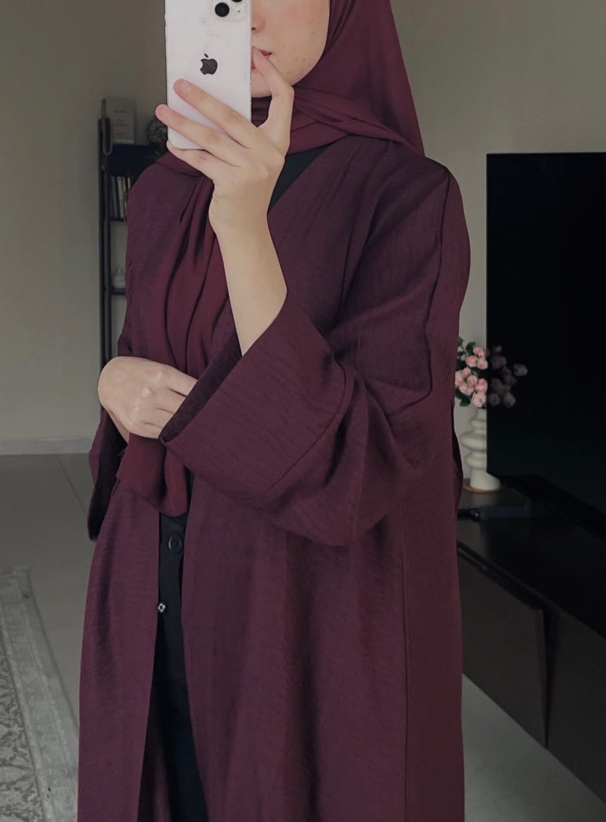 العبايه العنابي