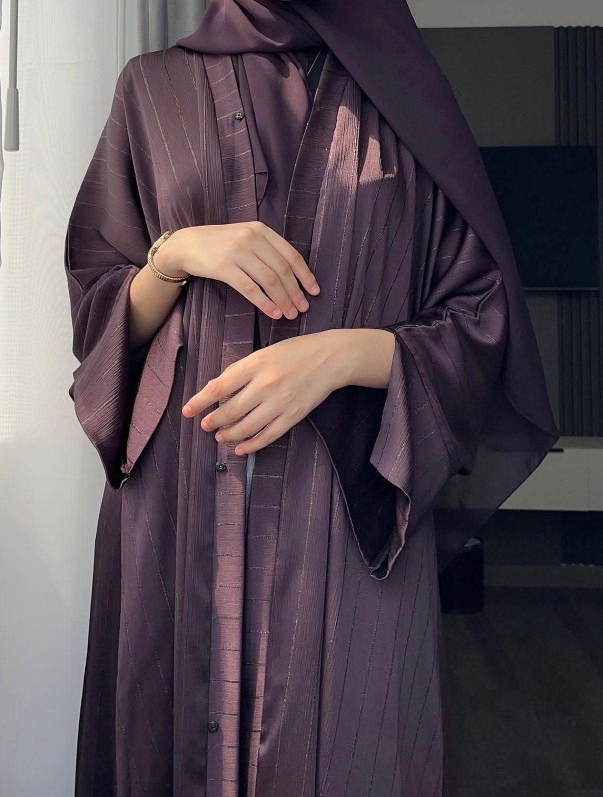 عبايه حسنى لون بنفسجي - الصورة 2