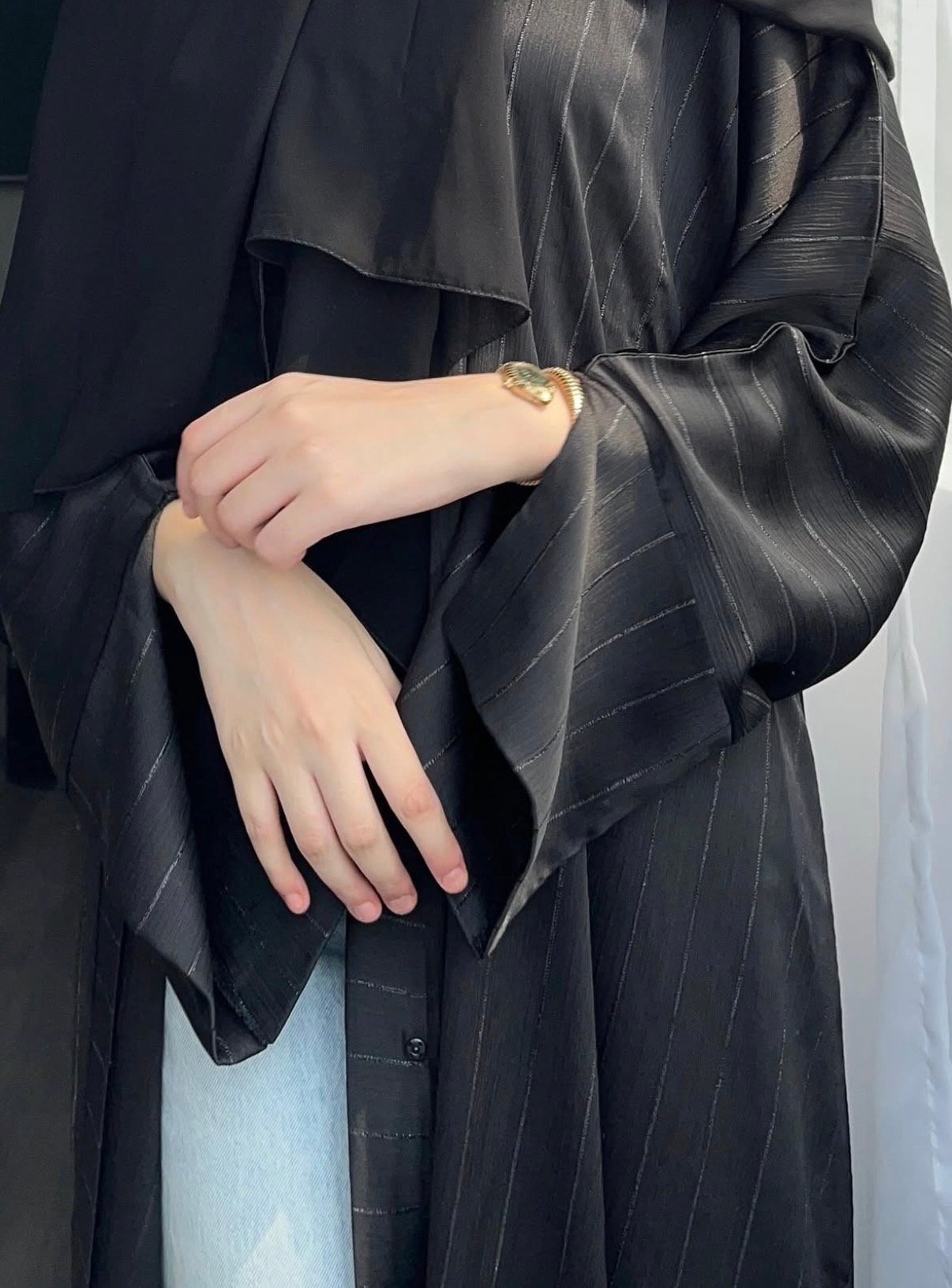 عبايه حسنى لون أسود - الصورة 3