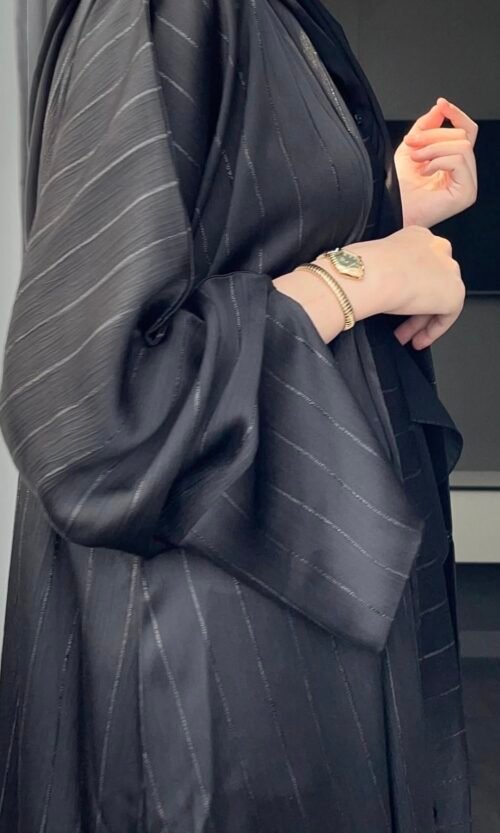 عبايه حسنى لون أسود