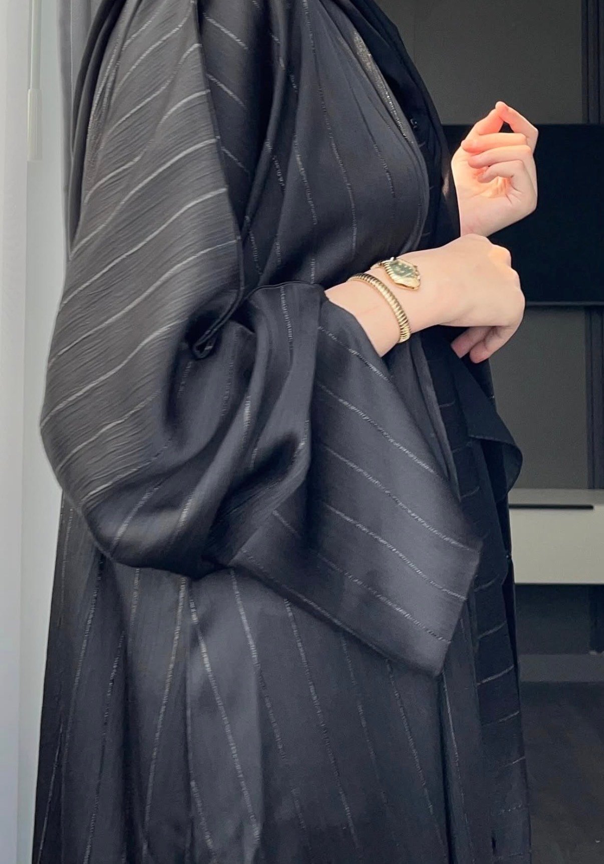 عبايه حسنى لون أسود