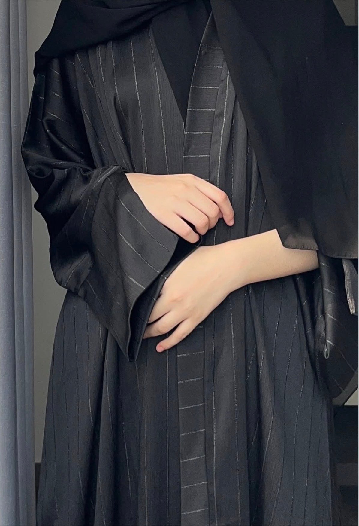 عبايه حسنى لون أسود - الصورة 2