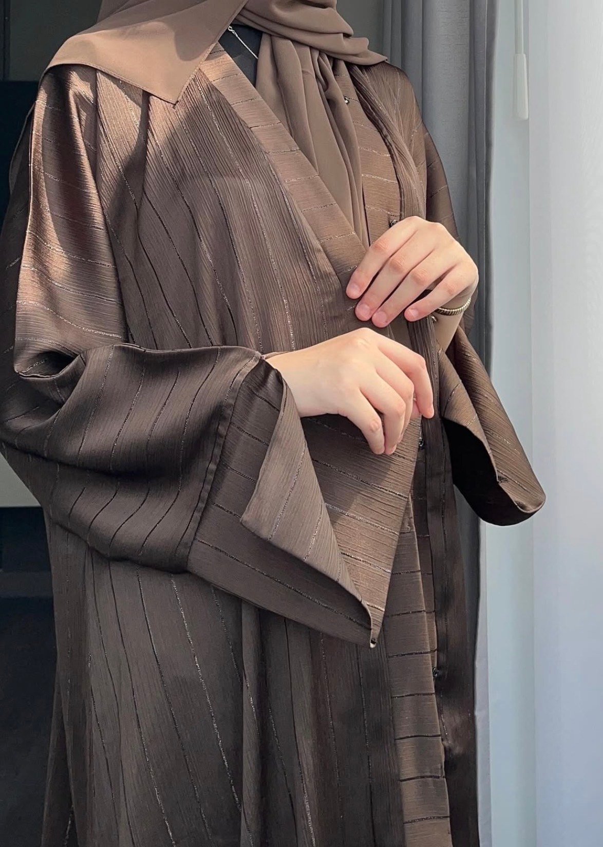 عبايه حسنى لون بني - الصورة 3