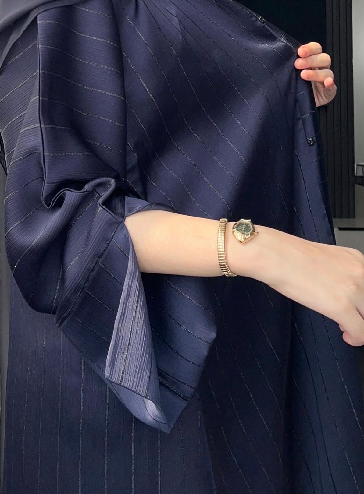 عبايه حسنى لون كحلي - الصورة 3