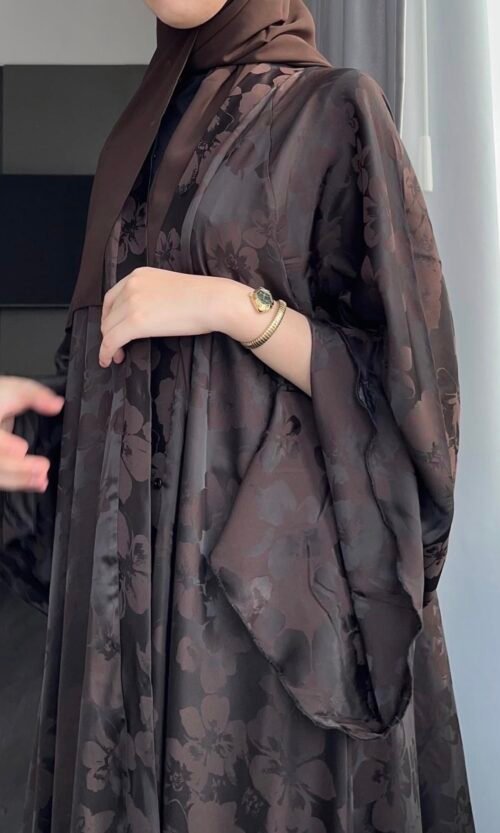 عبايه ورده لون بني