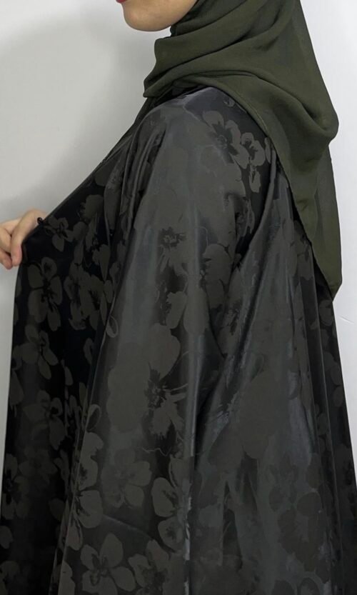 عبايه ورده لون زيتي