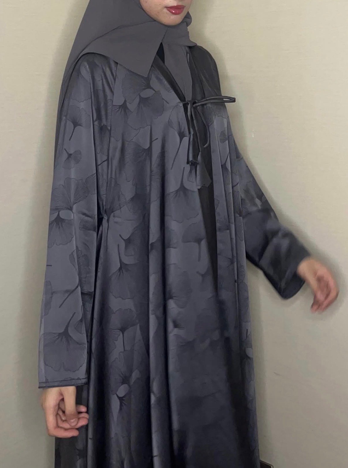 عبايه اليرقه لون رمادي - الصورة 3