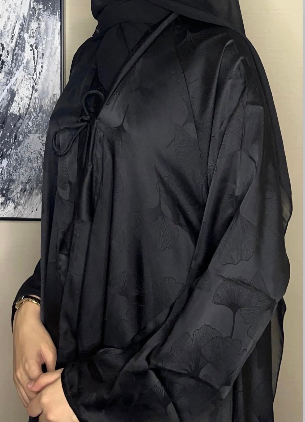 عبايه اليرقه لون أسود - الصورة 4