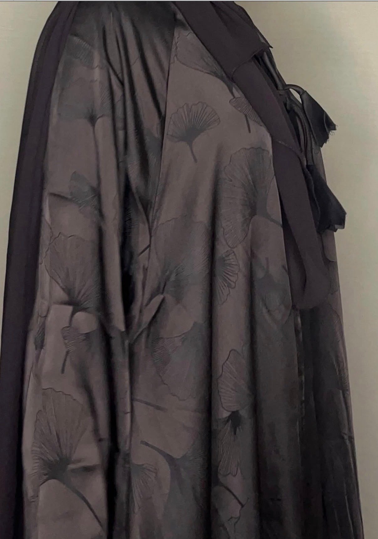 عبايه اليرقه لون بني - الصورة 2