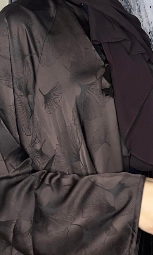 عبايه اليرقه لون بني