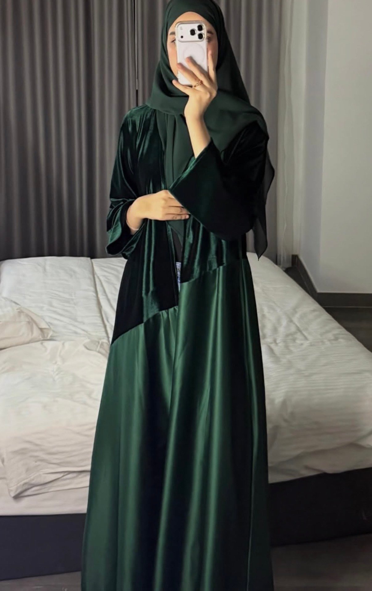 عبايه المخمل لون أخضر