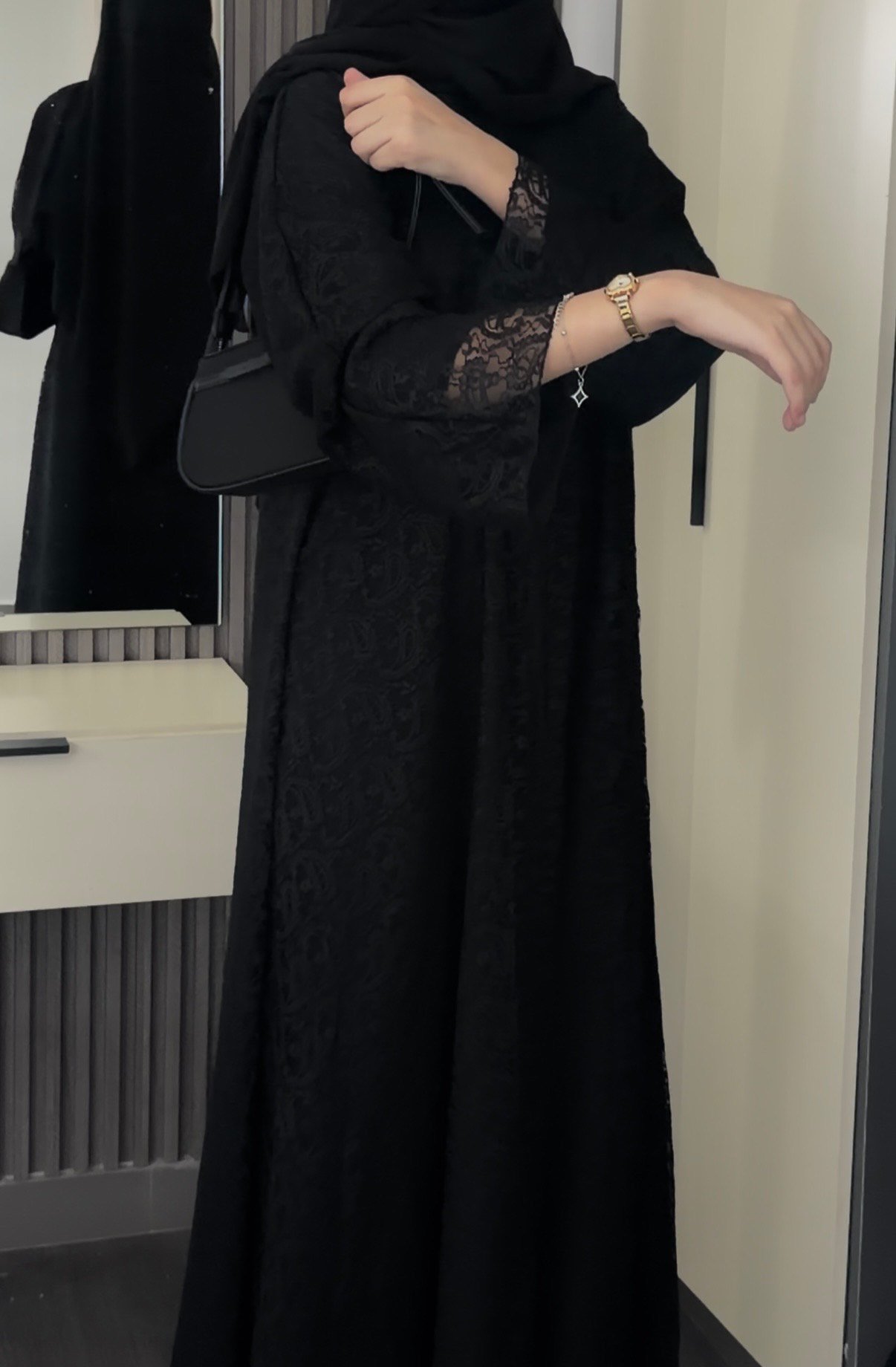 عبايه الدانتيل اسود - الصورة 4