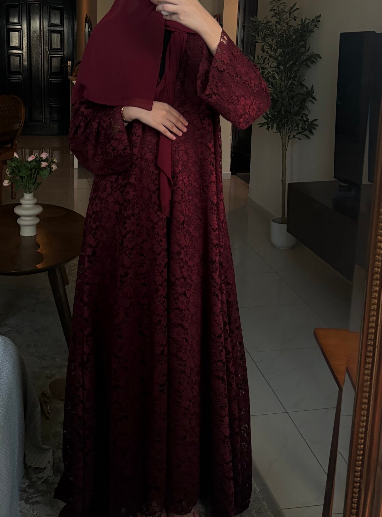 عبايه الدانتيل برغندي - الصورة 4