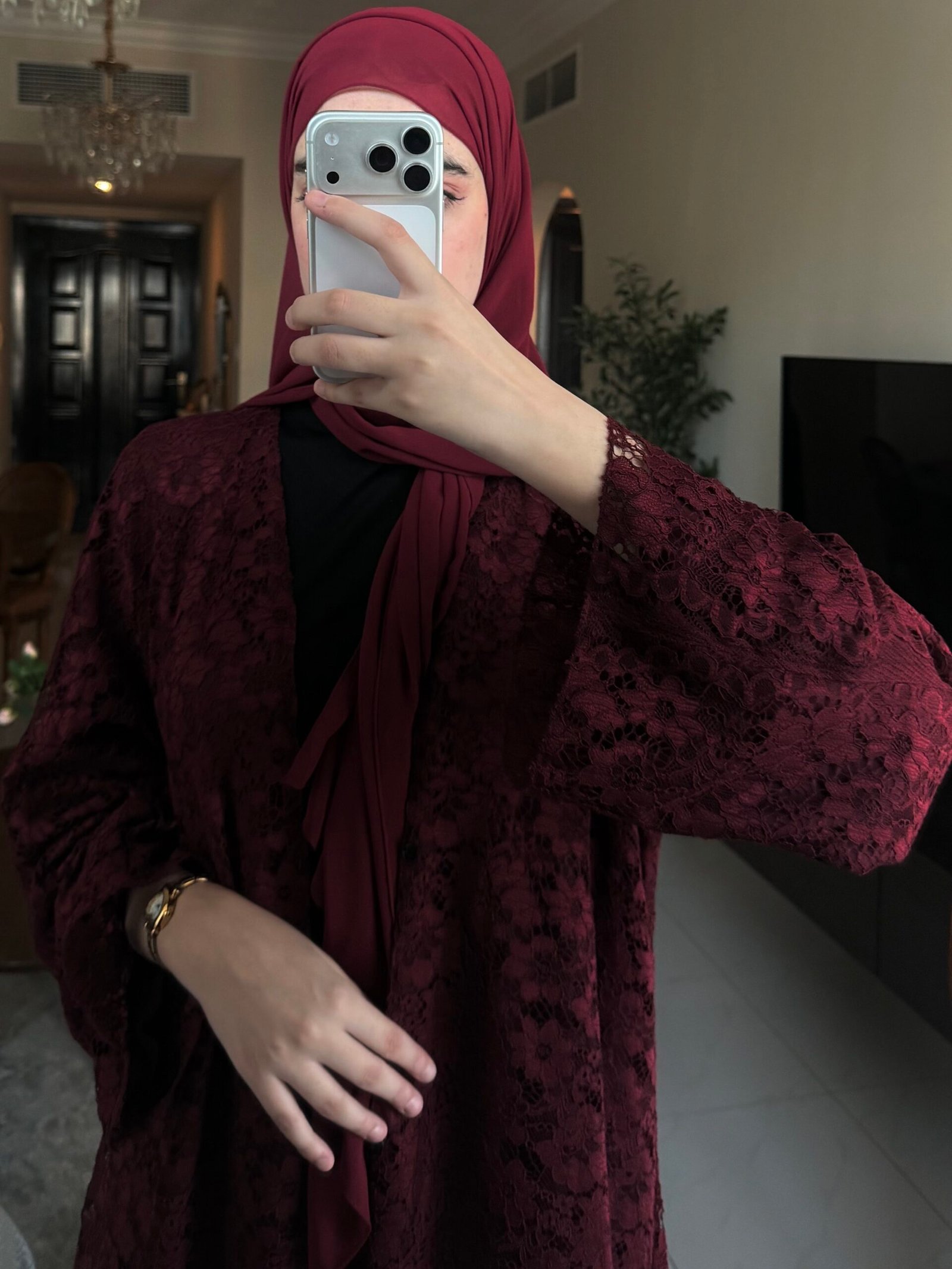 عبايه الدانتيل برغندي - الصورة 2