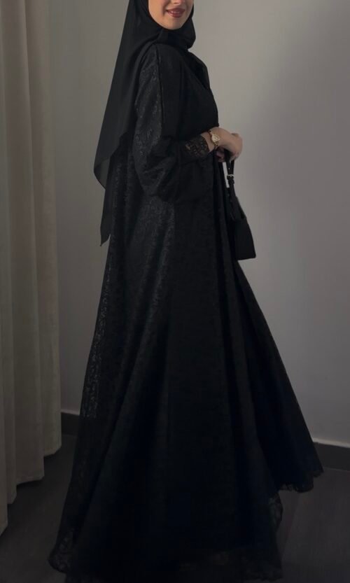 عبايه الدانتيل اسود