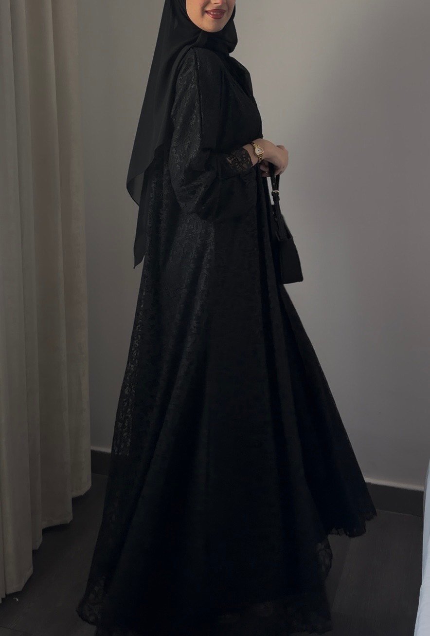 عبايه الدانتيل اسود
